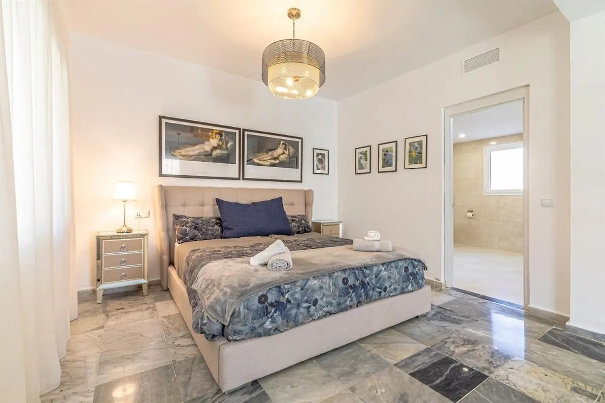 Luxury Villa With Tennis & Pool مالقة 0*,