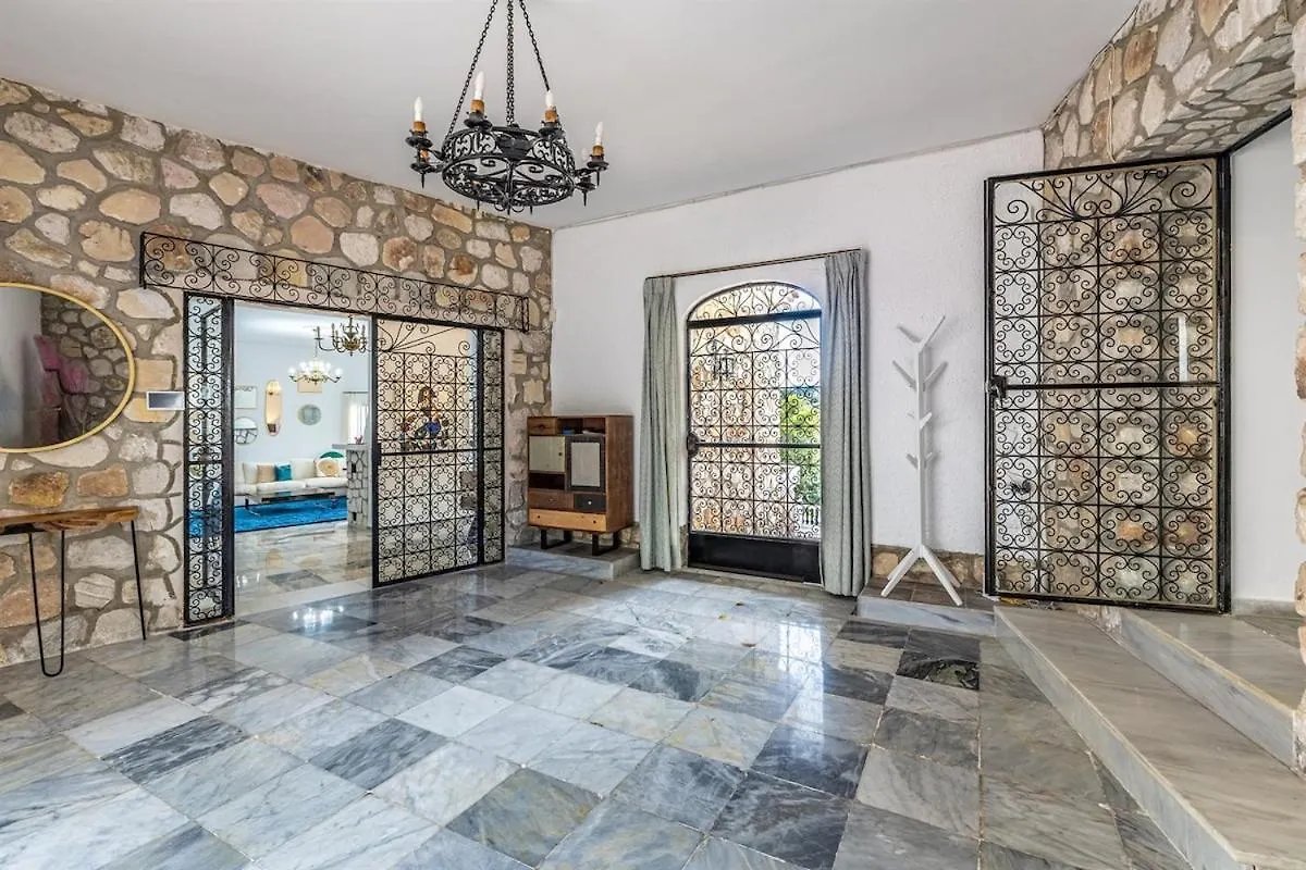 Luxury Villa With Tennis & Pool مالقة