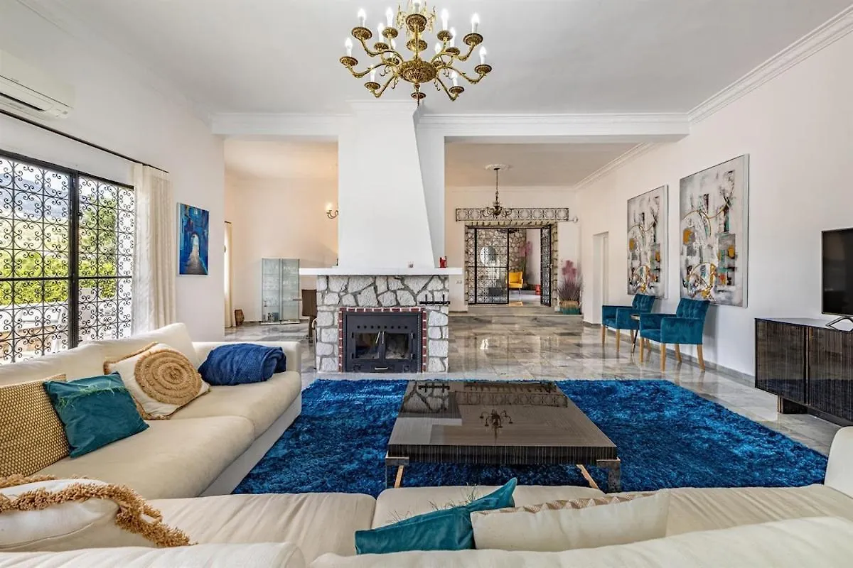 Luxury Villa With Tennis & Pool مالقة
